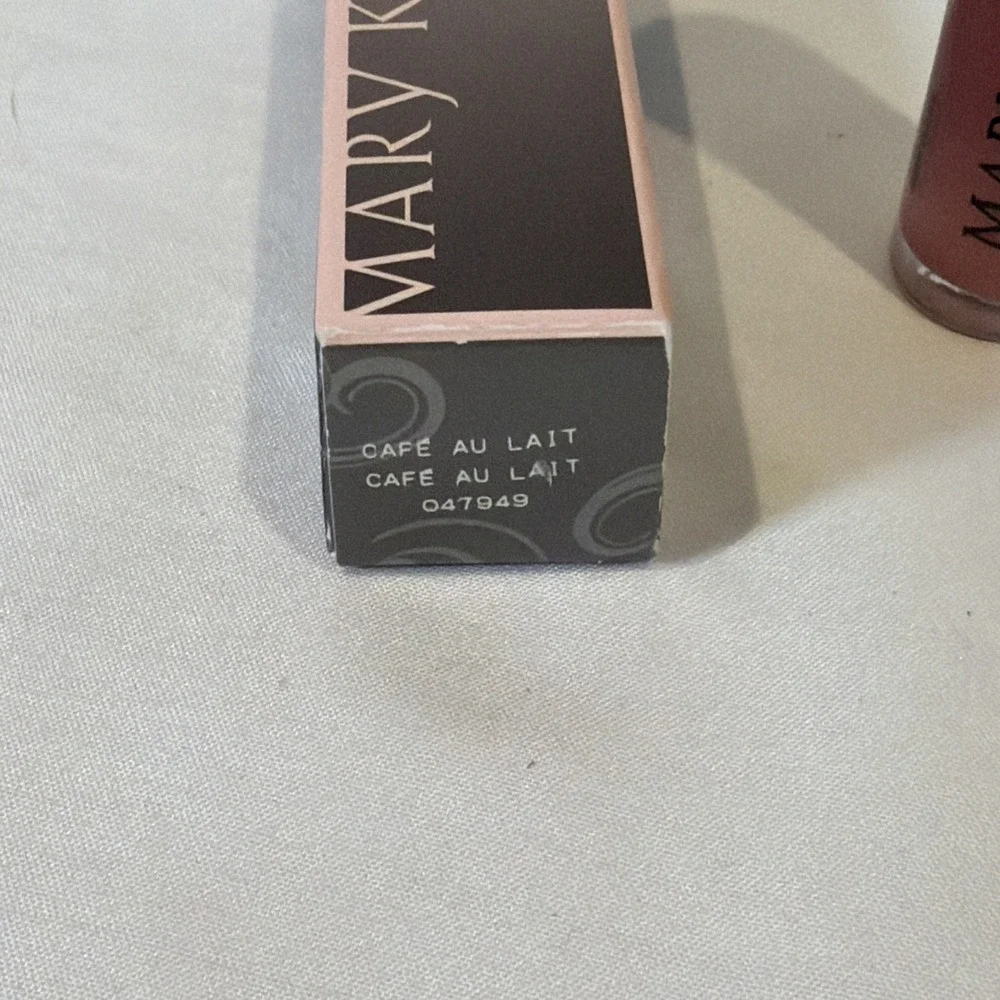 New In Box Mary Kay Nourishine Plus Lip‎ Gloss Cafe Au Lait #047949